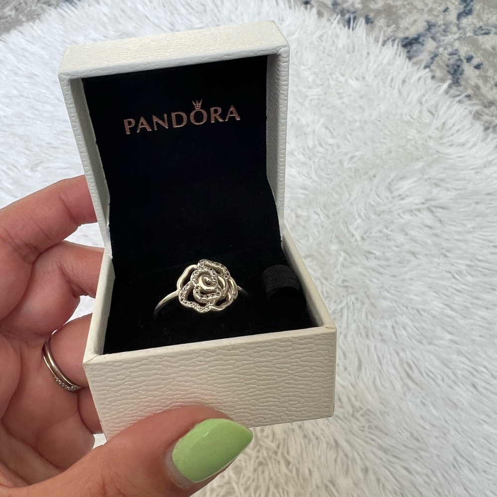 Pandora Shimmering Delicate Rose Ring